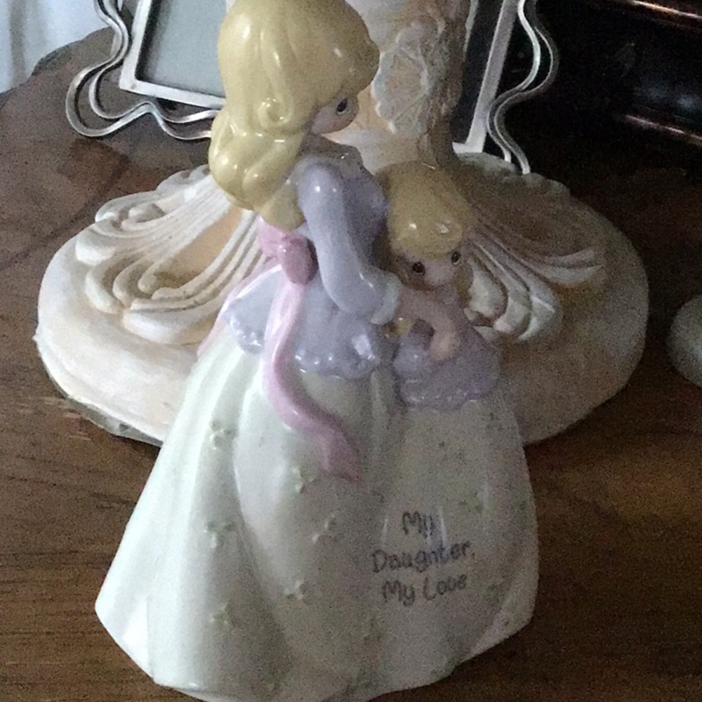 Figurita de madre e hija porcelana fina